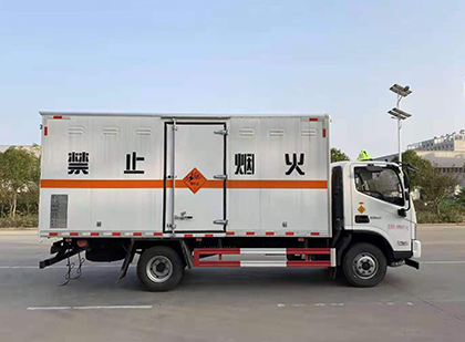 四子王爆破器材运输车