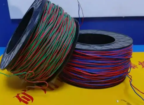 四子王放炮线的主要材质有哪些？不同材质的适用场景有何区别？